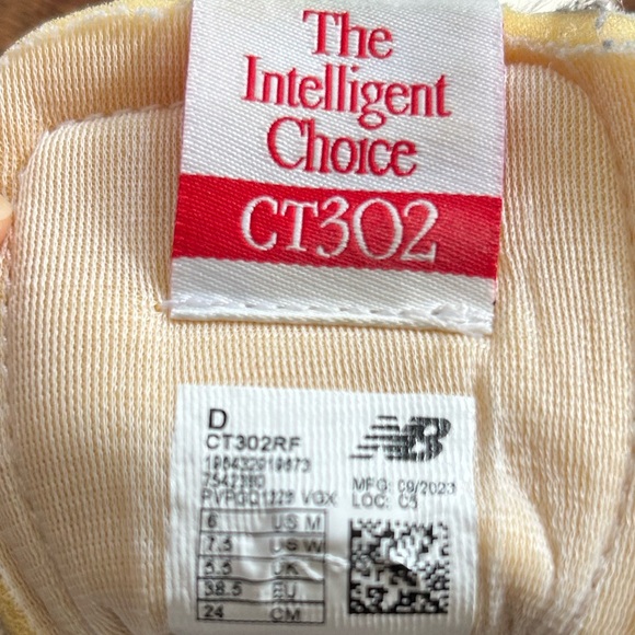 New Balance CT302 Cream and Black  platform sneaker. - Picture 6 of 9